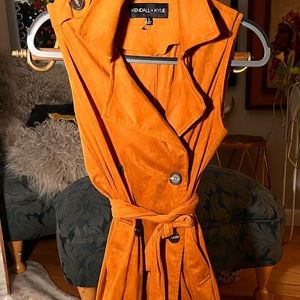 SOLD🔥Kendall & Kylie, above knee sleeveless blazer jacket in small fits like